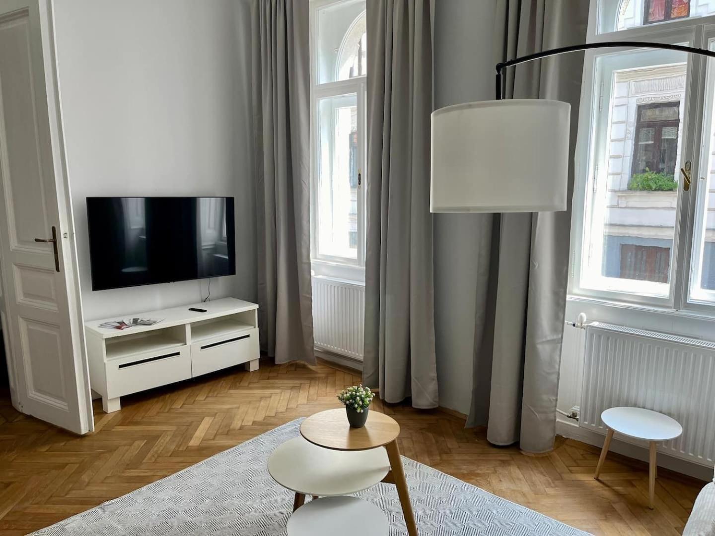 Grosszuegiger Wiener Altbau Gleich Neben Schoenbrunn Extérieur photo