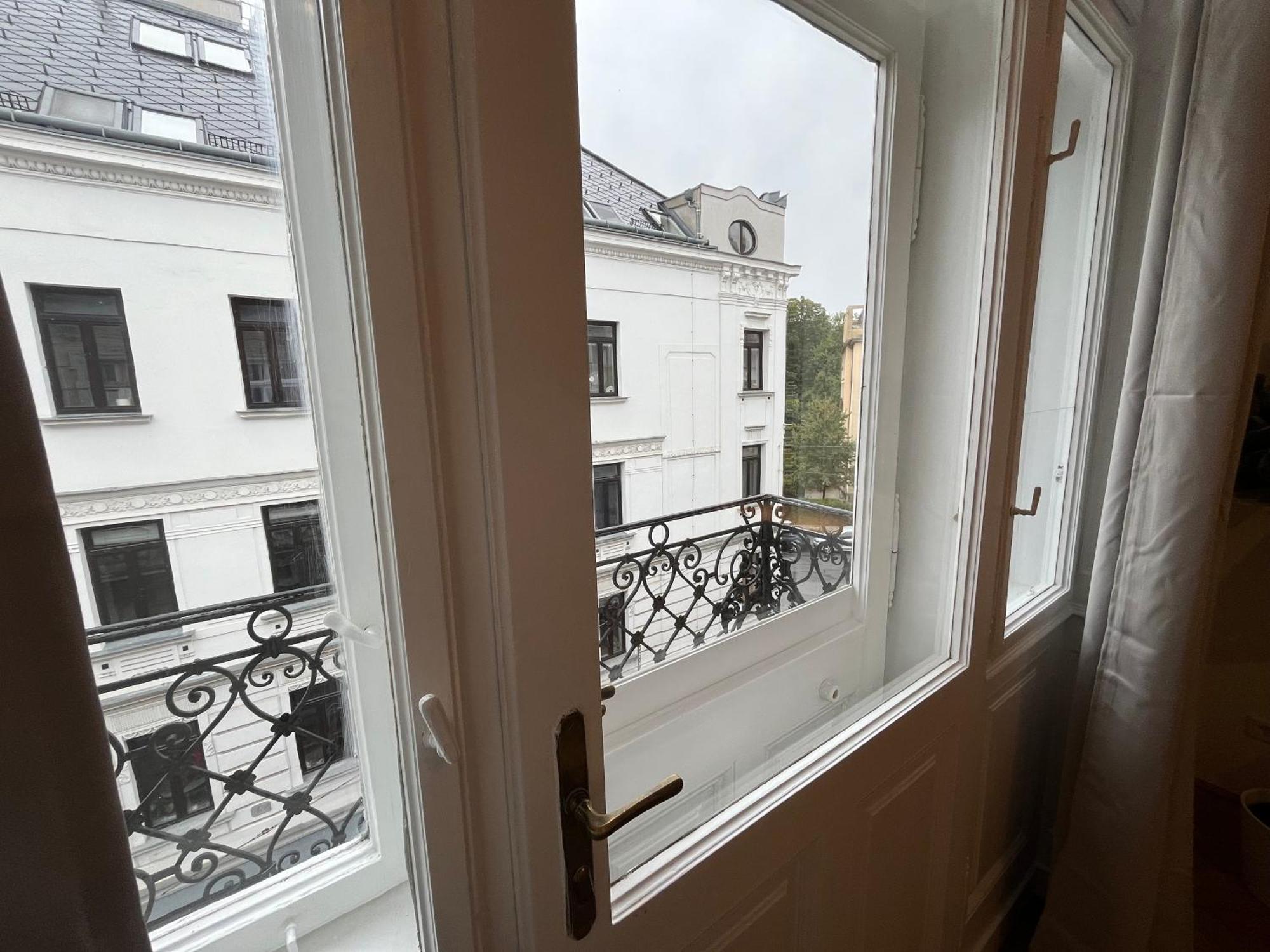 Grosszuegiger Wiener Altbau Gleich Neben Schoenbrunn Extérieur photo
