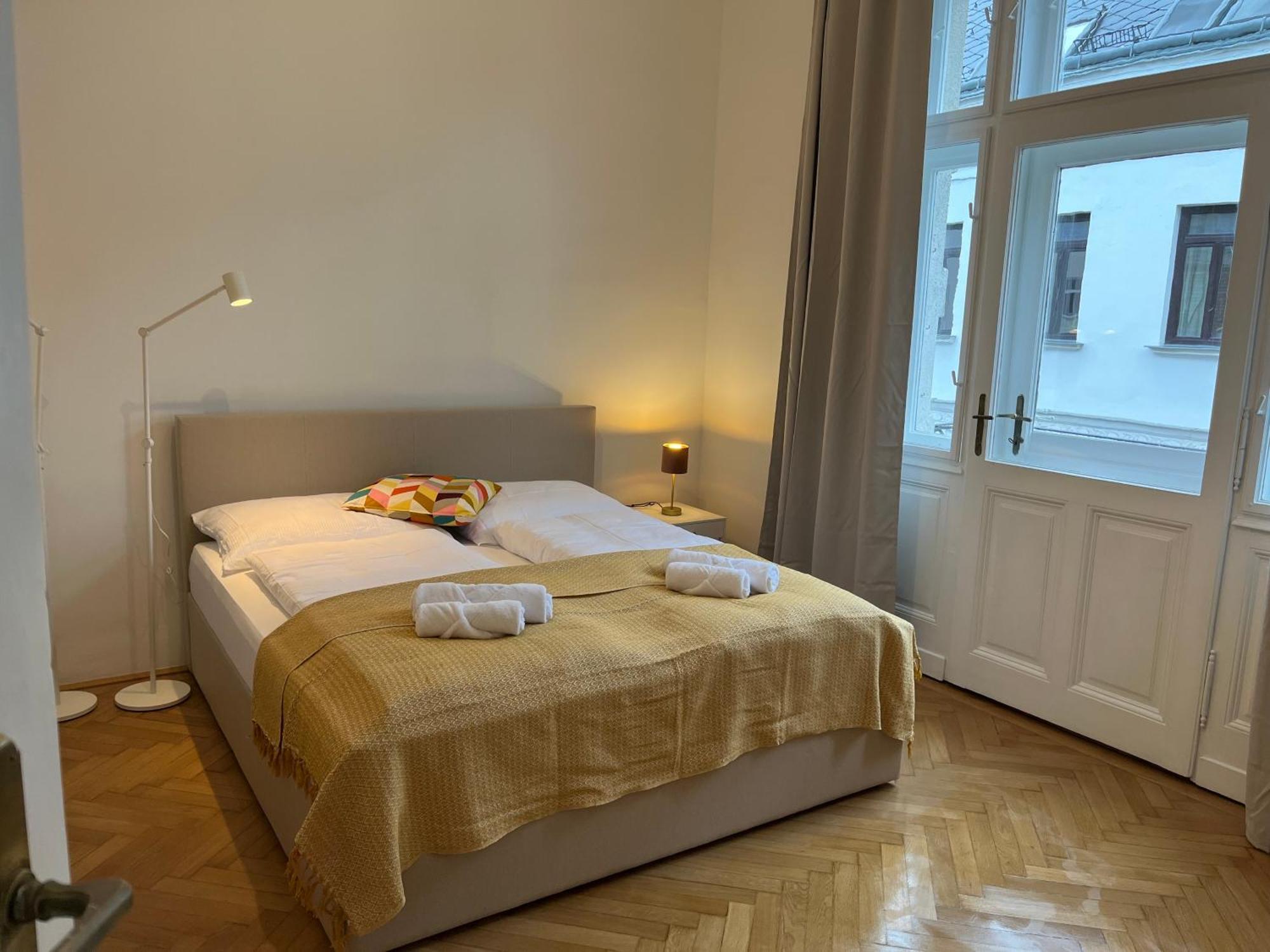Grosszuegiger Wiener Altbau Gleich Neben Schoenbrunn Extérieur photo